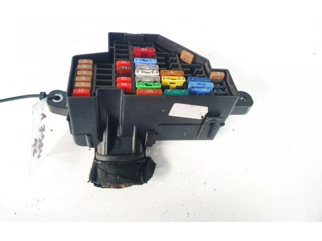 Блок предохранителей  16050600316   Skoda Octavia Mk2 (1Z)    