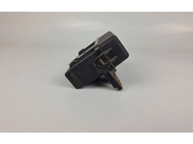 Блок предохранителей 3288YA1 Toyota Corolla Verso AR10