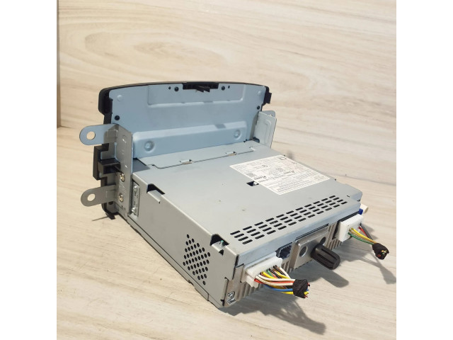 Радио/ проигрыватель CD/DVD / навигация