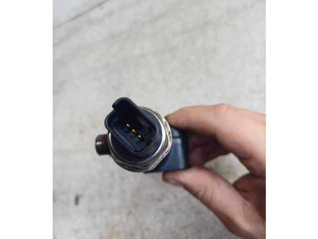 Топливная рампа 9654592680, 9654590   Peugeot Expert  