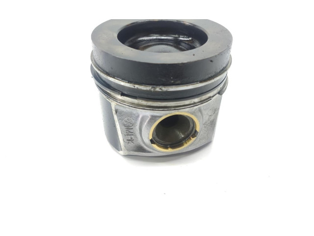 Поршень с шатуном 04L107065A, 04L107065A Volkswagen Golf VII