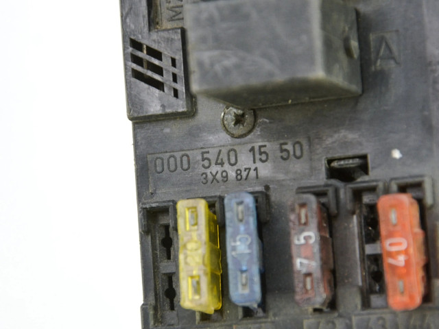 Pojistková skříňka 0025452701 Mercedes-Benz E W210 1995