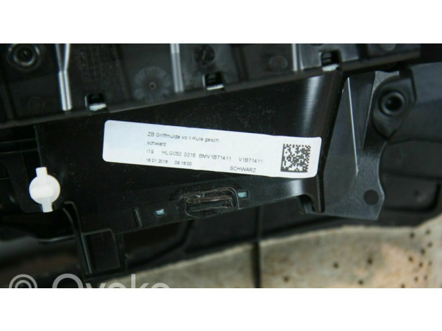 Обшивка передней двери