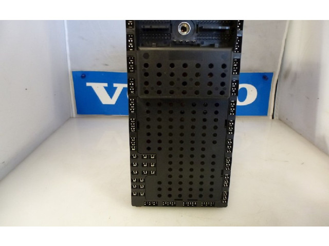 Блок предохранителей  8696098, 8696040   Volvo V70    