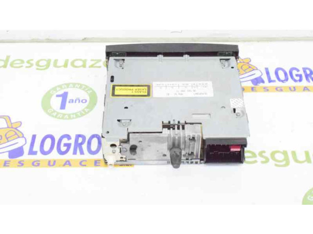 Радио/ проигрыватель CD/DVD / навигация