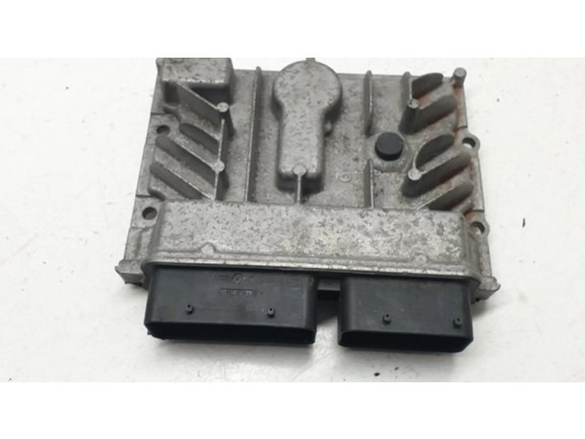 Блок управления двигателя 55581805, 55579237 Opel Meriva B