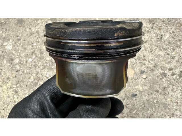 Píst BMW 5 GT F07 pro benzínový motor 3.0