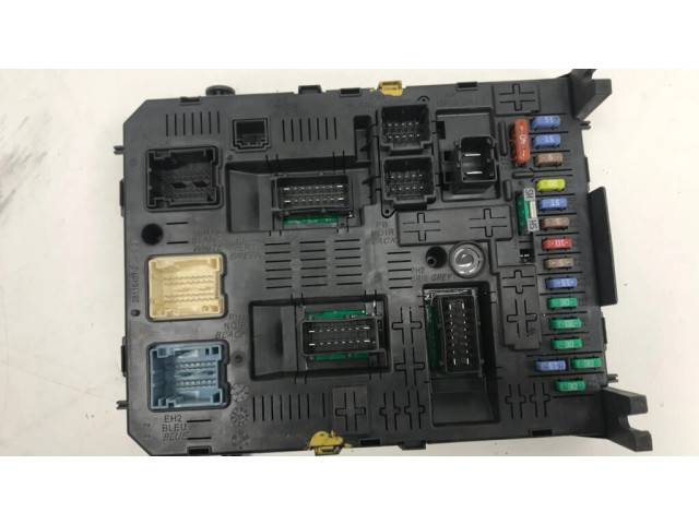 Блок предохранителей 28119759 Peugeot 3008 I