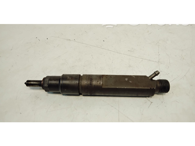 Топливная рампа 028130201G   Volkswagen Golf III  