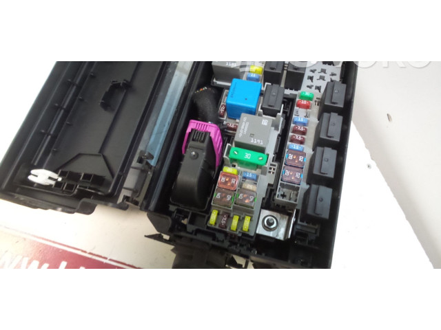 Блок предохранителей 13292736 Opel Meriva B