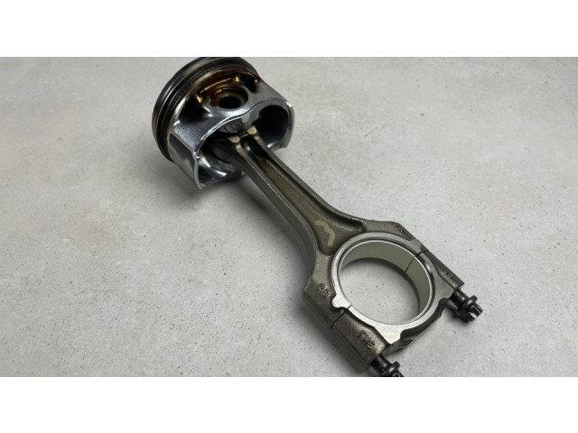  Поршень с шатуном  06H198401, 06K107065  Volkswagen Golf VII для бензинового двигателя 2.0