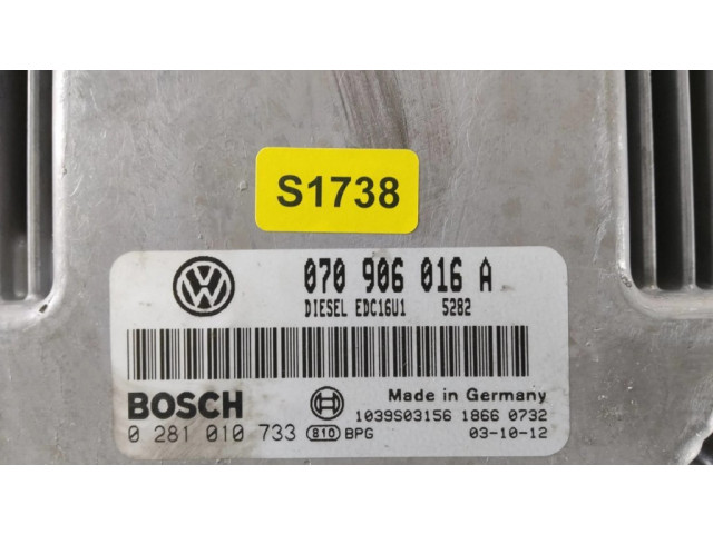 Řídící jednotka 070906016A, 0281010733 Volkswagen Transporter - Caravelle T5 2005