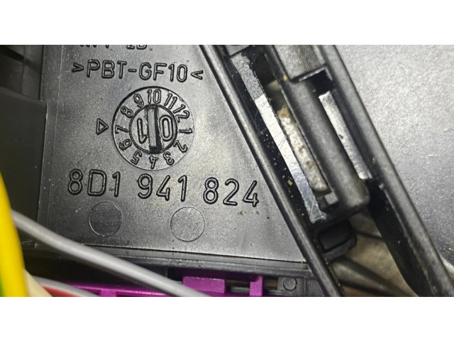   Pojistková skříňka 8D1941824   Audi A3 S3 8L 2001