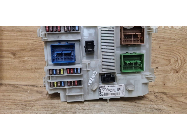 Блок предохранителей BG9T14C256HA, 31314866AA Volvo V70