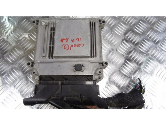 Блок управления двигателя 0261S05609   KIA Ceed