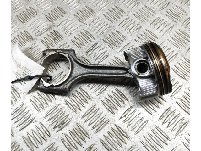 Поршень B 4204 T47 31401957, 32298424 Volvo XC40