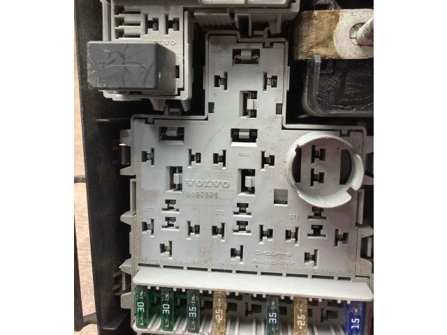 Блок предохранителей 30728132, 8690698   Volvo XC90    