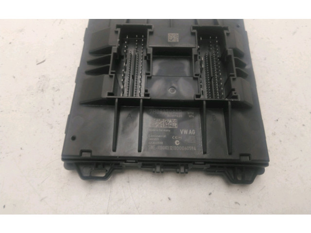 Блок предохранителей 6R0937548E Skoda Rapid (NH)