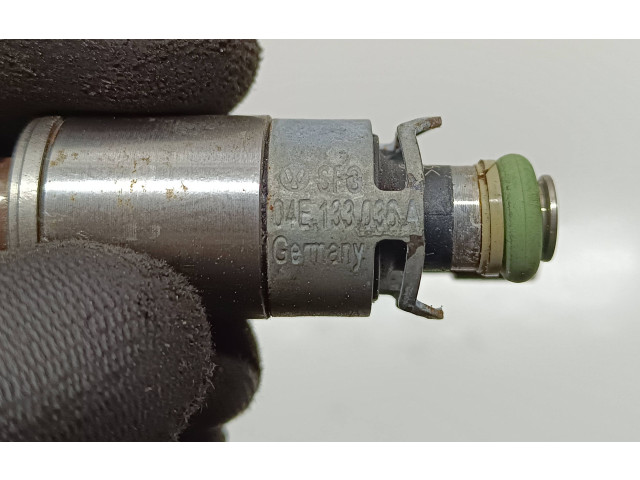 Vstřikovač 04E133036A Volkswagen PASSAT B7 cdg