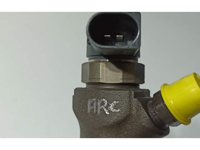 Vstřikovač 04L130277AJ, 0445110477 Skoda Octavia Mk3 (5E) CLH