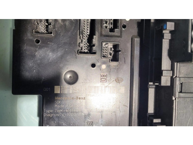   Pojistková skříňka 2049060205, 2049019702   Mercedes-Benz C W204 2010