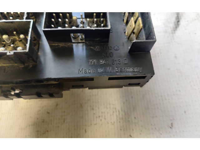 Pojistková skříňka 171941813D Volkswagen PASSAT B3 1991