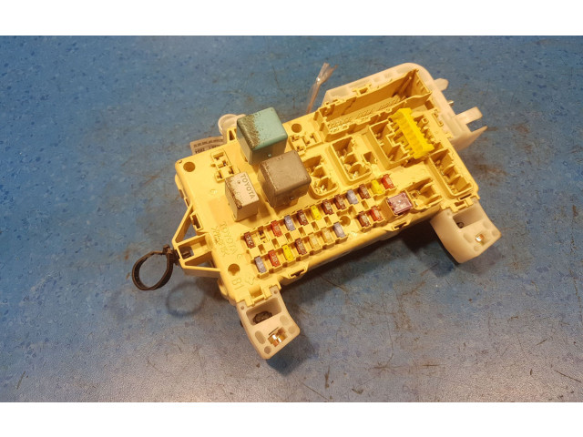 Блок предохранителей  89221-0F010, 89221-0F010   Toyota Corolla Verso E121    