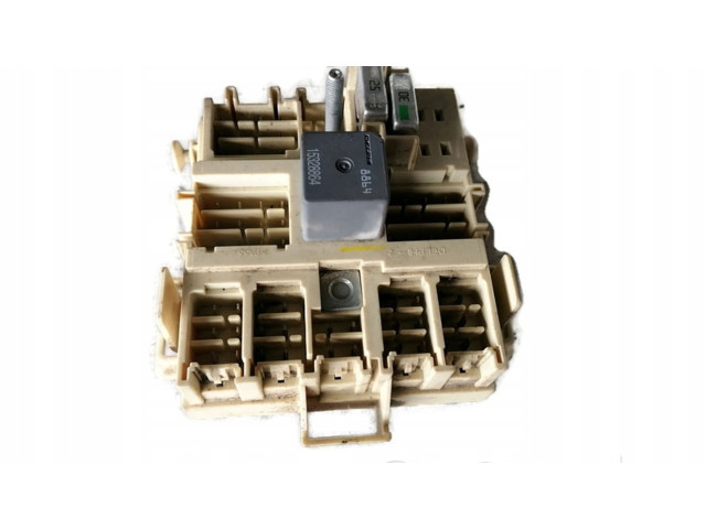 Pojistková skříňka Hummer H2 2003