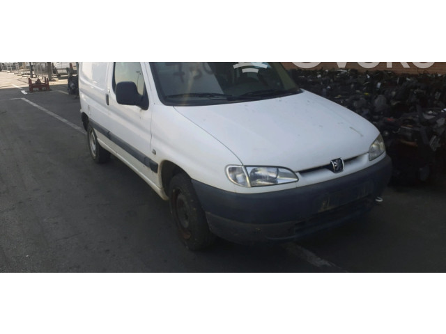 Руль Peugeot Partner  2003 - 2008 года 4109V9      