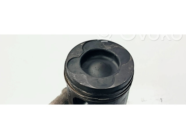 Поршень Mitsubishi Montero