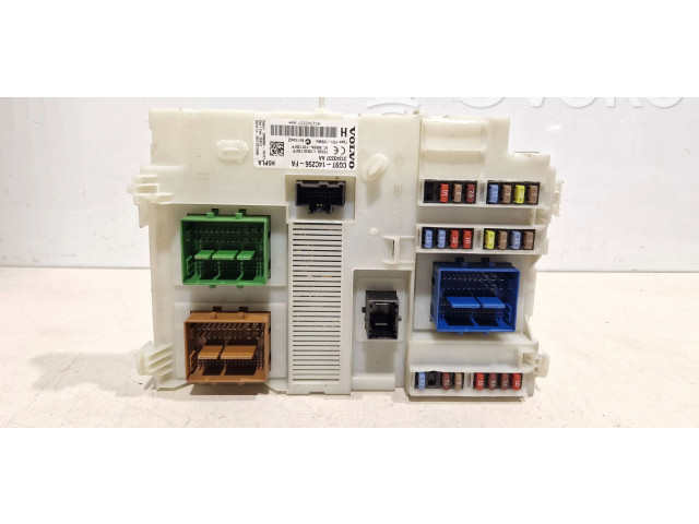 Блок предохранителей 31343337aa   Volvo V70    