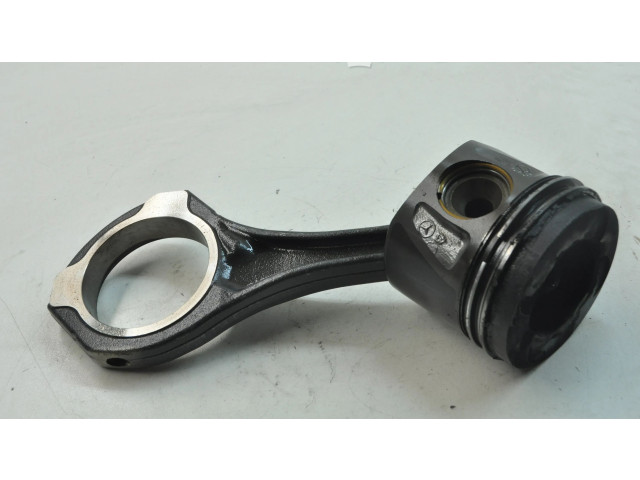 Поршень OM 642.861 6423882 Mercedes-Benz S C217