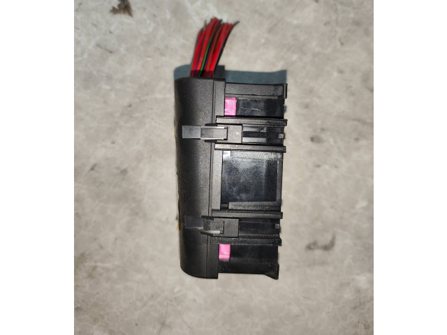 Блок предохранителей Volkswagen Transporter - Caravelle T5