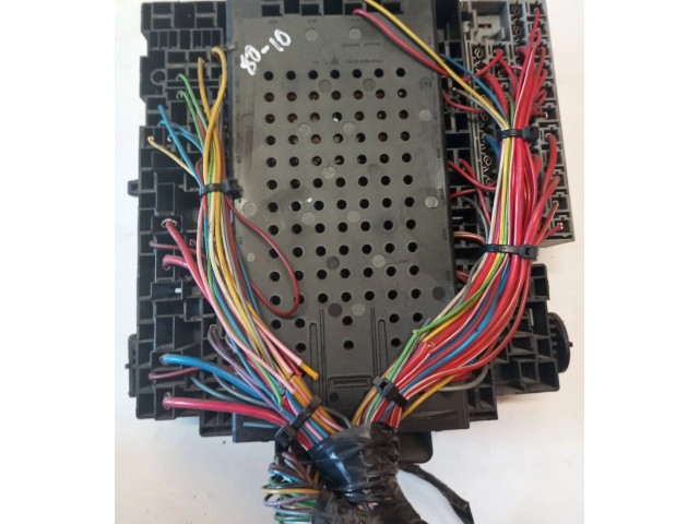 Блок предохранителей  9162316   Volvo V70    