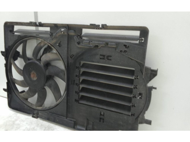 Вентилятор радиатора     8k0121003q    Audi A5 8T 8F 