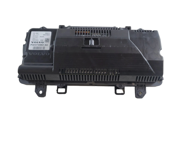 Přístrojová deska Volvo XC60 2023 32374983AA