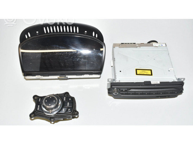 Радио/ проигрыватель CD/DVD / навигация