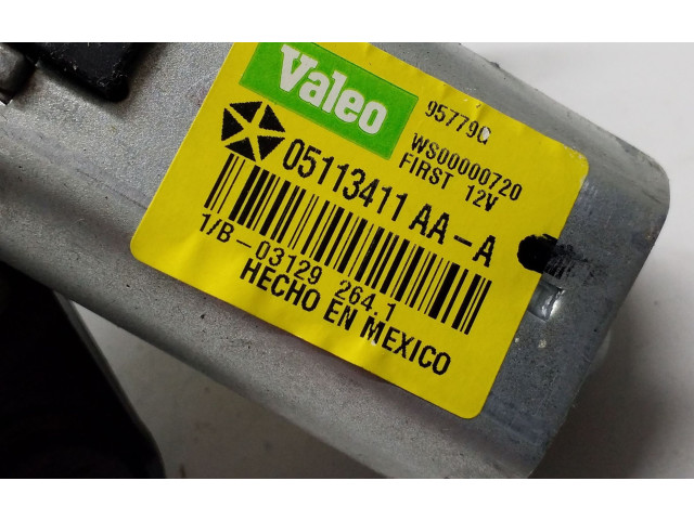 Двигатель стеклоочистителя заднего стекла     05113411AA    Chrysler Town & Country V 