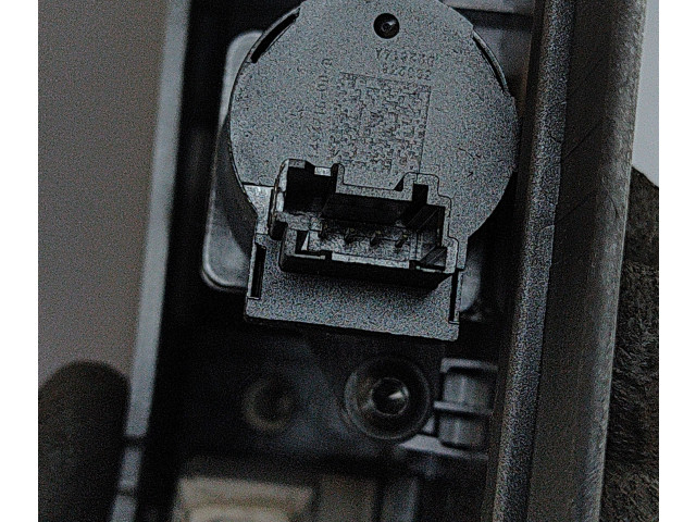 Дисплей 108954300H Tesla Model Y