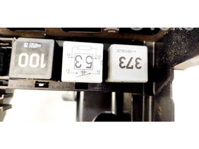 Блок предохранителей Skoda Octavia Mk2 (1Z)