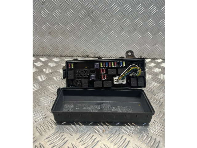 Блок предохранителей Mitsubishi L200