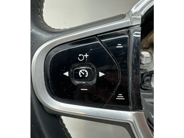 Панель приборов 32288783, 2027910888 Volvo XC60