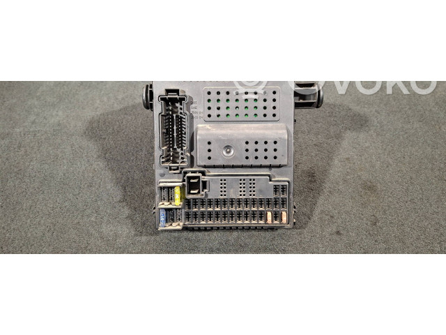 Блок предохранителей 30728542, 05W365 Volvo S60