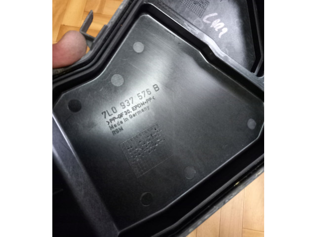 Pojistková skříňka 7L0937576B Audi Q7 4L 2012