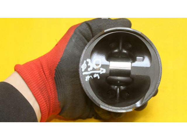 Píst Mercedes-Benz E W211