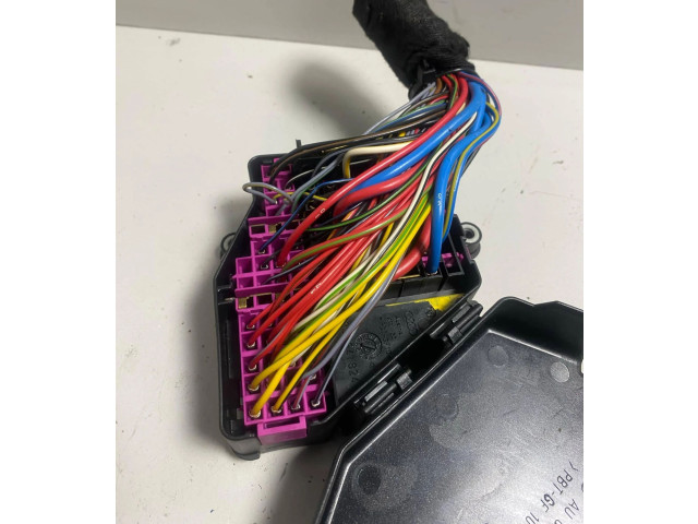 Блок предохранителей  8D1941824   Audi A3 S3 8L    