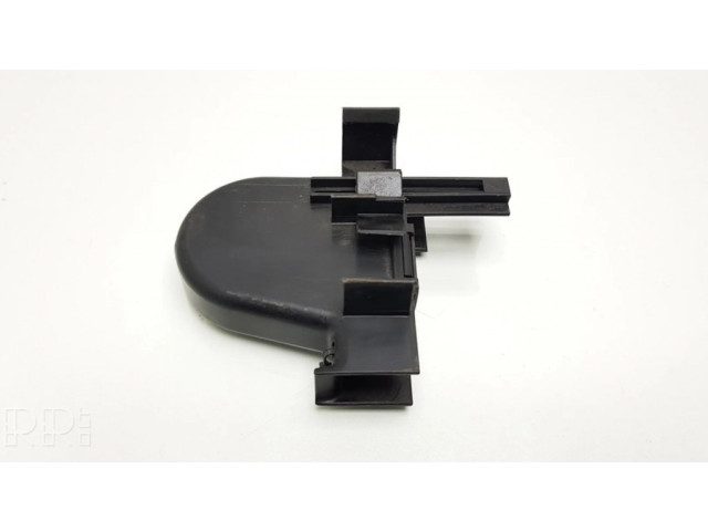 Другая деталь отсека двигателя