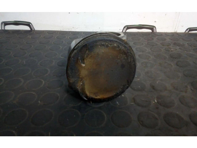 Píst Mercedes-Benz C W203