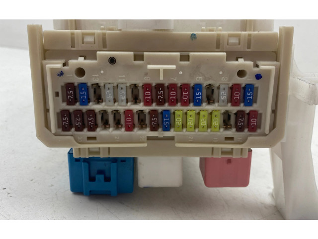 Pojistková skříňka 8273002V50 Toyota Corolla E140 E150 2012