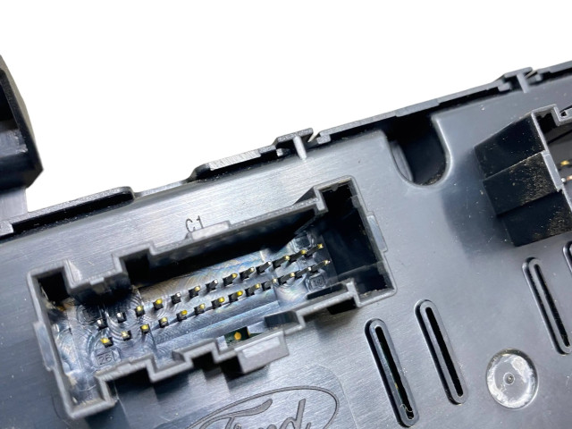 Блок управления климат-контролем LJ6T18C612LC   Ford Escape IV